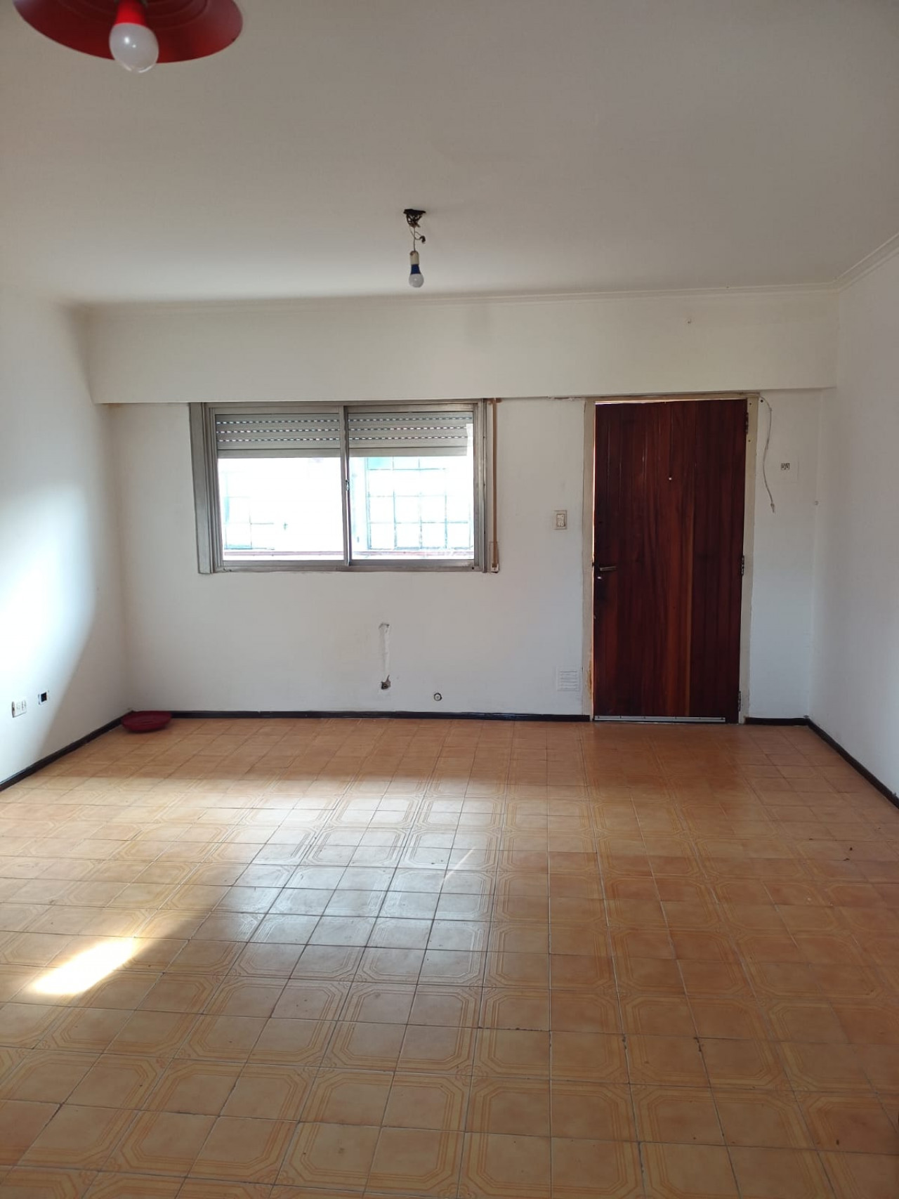 DEPTO. 2 AMBIENTES 1° PISO POR ESCALERA