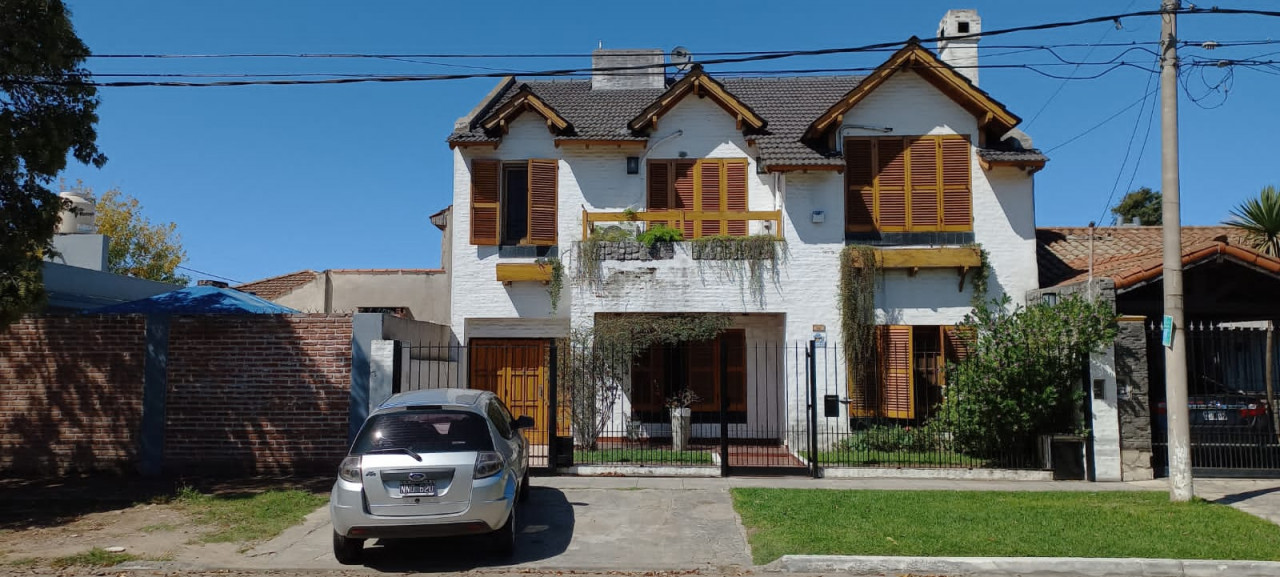 Excepcional casa en 2 plantas en Bella Vista- Buenos Aires