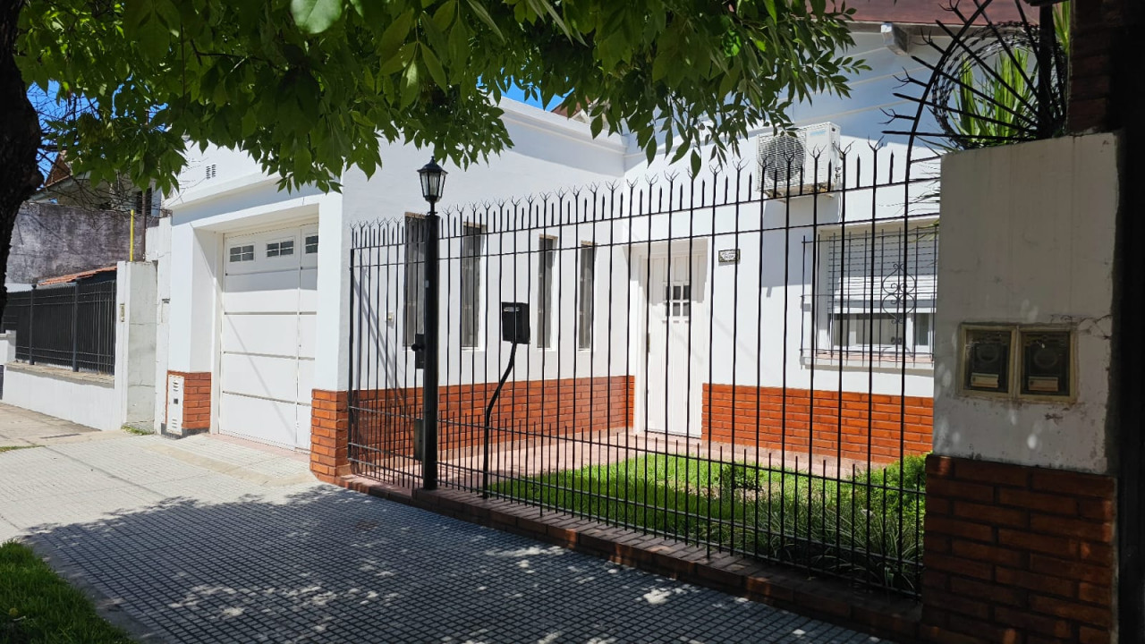 Casa de 4 ambientes sobre lote propio en J.L.Suarez