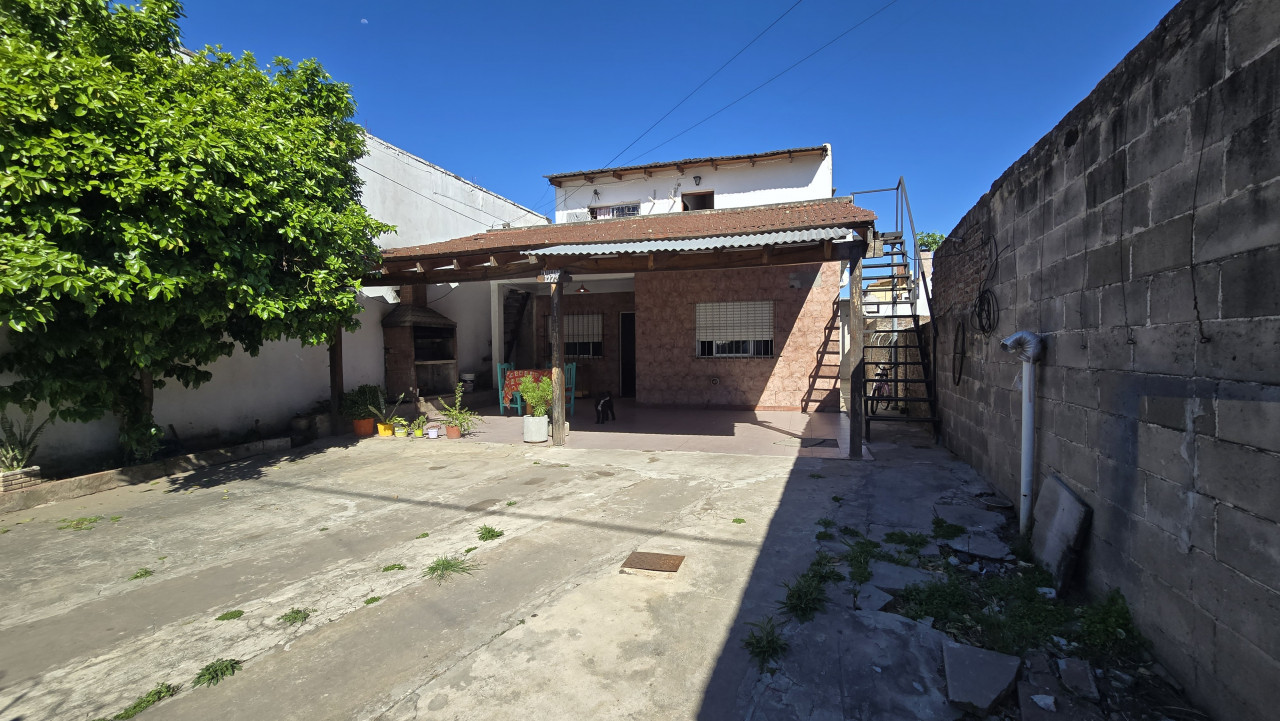 casa 3 ambientes en PB + dpto 3 Ambientes en PA, En José C. Paz, sobre Piñero, a 400 mts de Av. Hector Arregui, a 600 mts de la Facultad de medicina, a 800 mts de Ruta 8 y a 5 min de 197