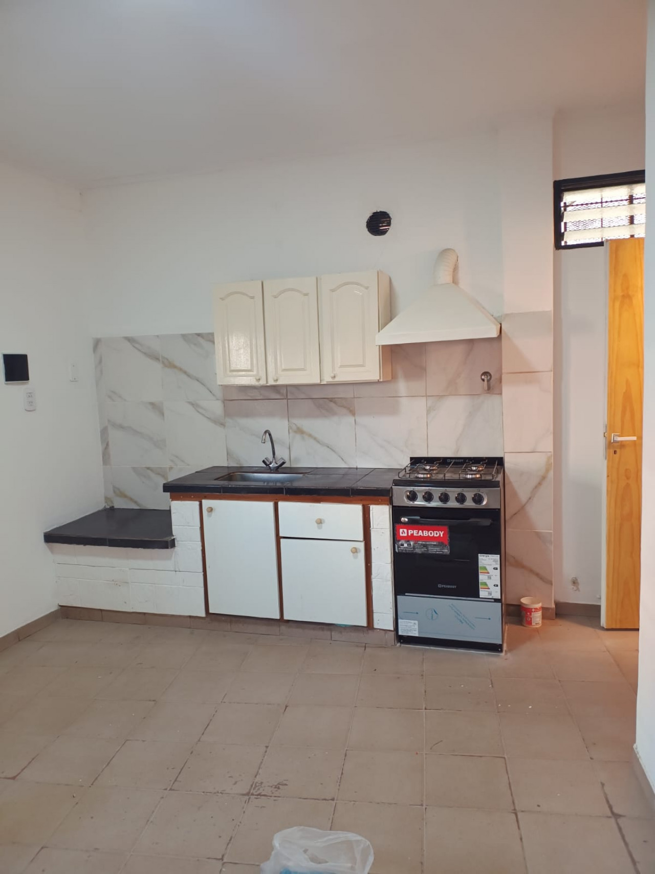 ALQUILER p.h. 1 dormitorio planta baja frente-,patio villa ballester